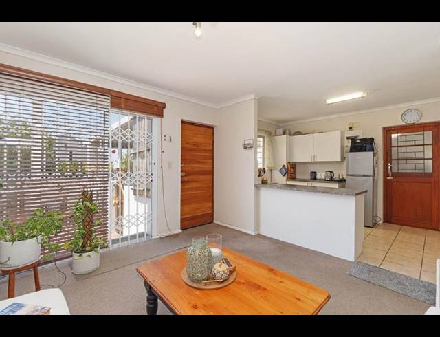 3 BEDROOM HOUSE FOR SALE IN LAKESIDE